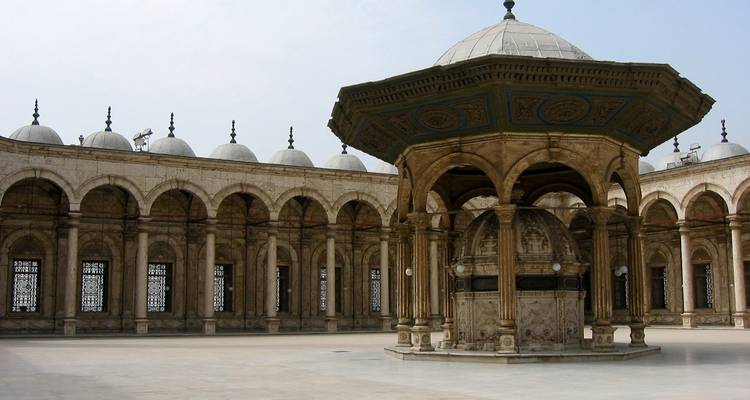 Patio de la Mezquita de Muhammad Ali en El Cairo, Egipto.