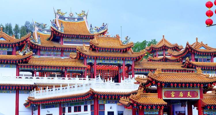 Verzierte, farbenfrohe chinesische Tempelarchitektur.