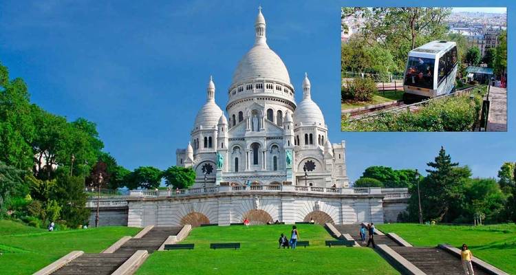 Basilique du Sacré-Cœur au sommet de Montmartre avec image encadrée du funiculaire au milieu de pelouses vertes.