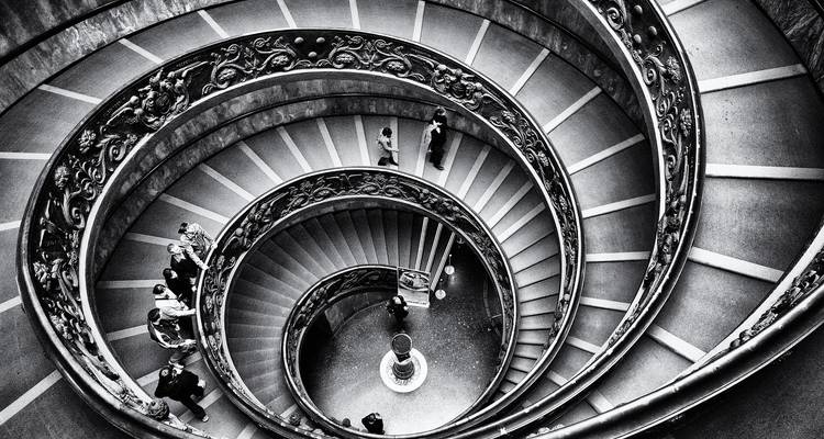 Wendeltreppe von oben betrachtet.