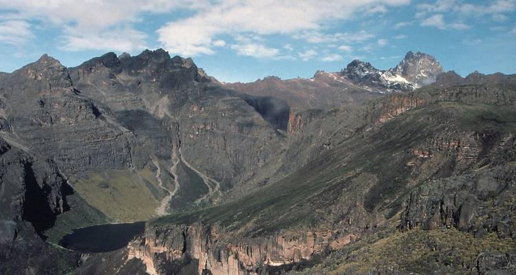 Malerische Aussicht auf ein Gebirgstal.