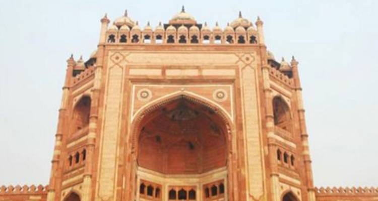 Buland Darwaza, ein großes Sandstein-Tor.