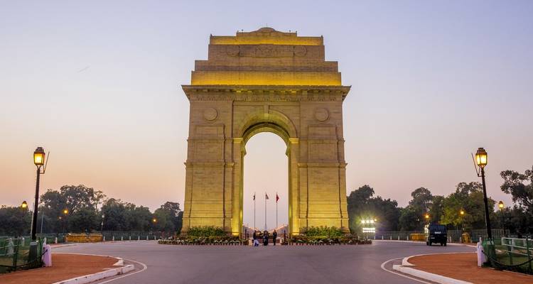 India Gate in Neu-Delhi bei Sonnenuntergang.