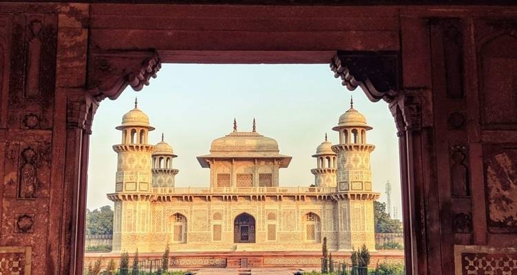 Itimad-ud-Daula tomb viewed through an archway.