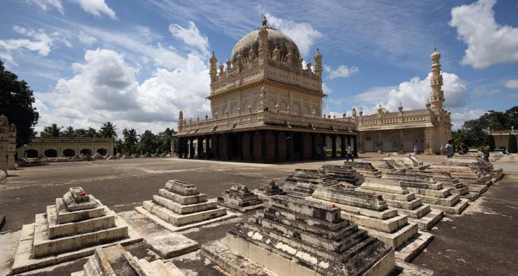 Gräber in Tipu Sultans Sommerpalast.