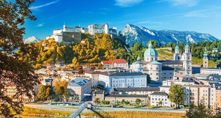 Panoramisch uitzicht op Salzburg met de vesting Hohensalzburg