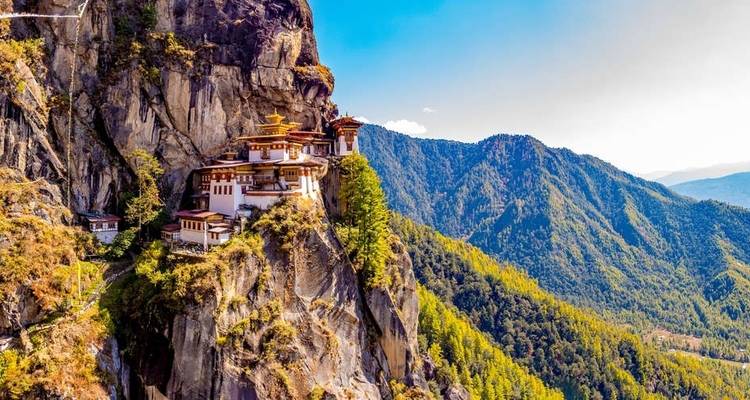 Monastère emblématique de Taktsang perché sur une falaise
