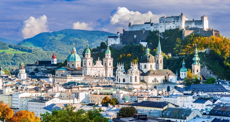 Vue panoramique de la ville de Salzbourg avec la forteresse de Hohensalzburg.