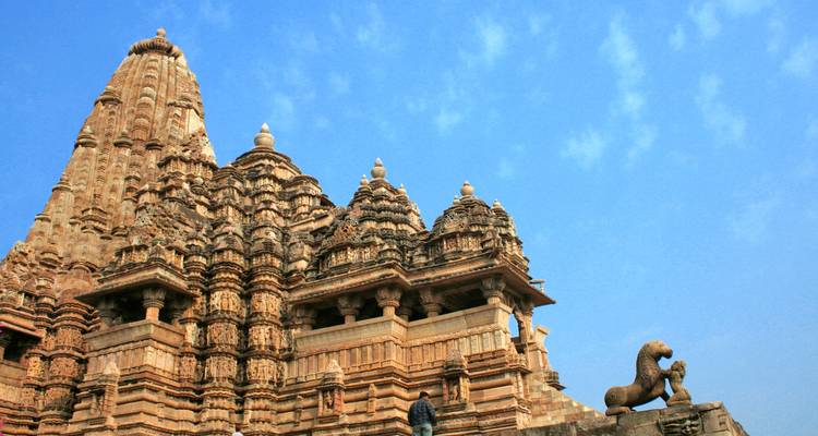 Wunderschön detaillierte Fassade des Khajuraho-Tempels.