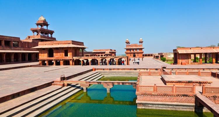 Der offene Innenhof und die Architektur von Fatehpur Sikri.