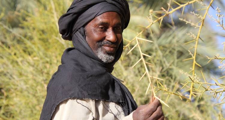 Portrait of a man wearing traditional desert clothing.