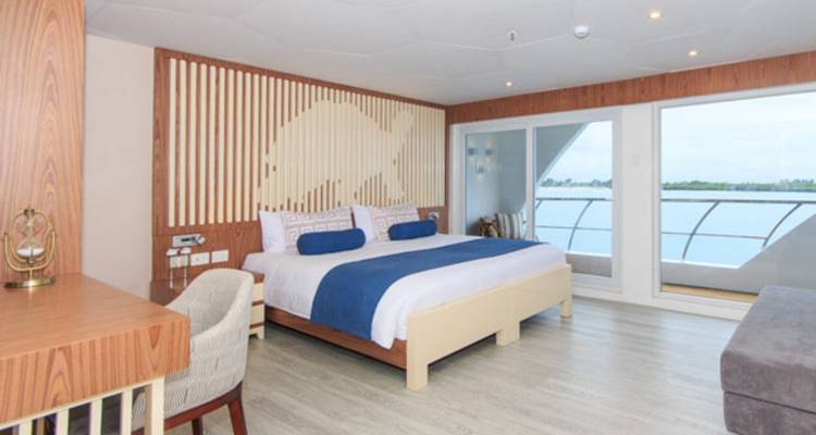 Luxuriöses Schlafzimmer mit Meerblick