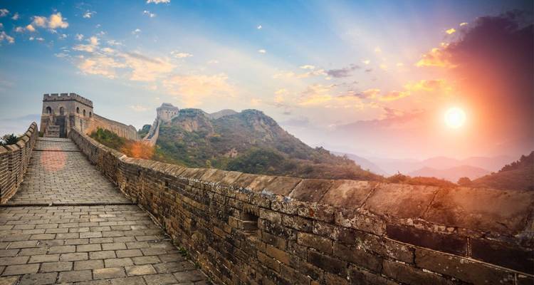 La Gran Muralla China durante el atardecer.