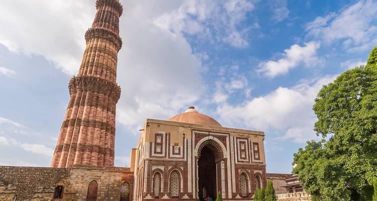 Qutub Minar towering over the Quwwat-ul-Islam Mosque in Delhi.