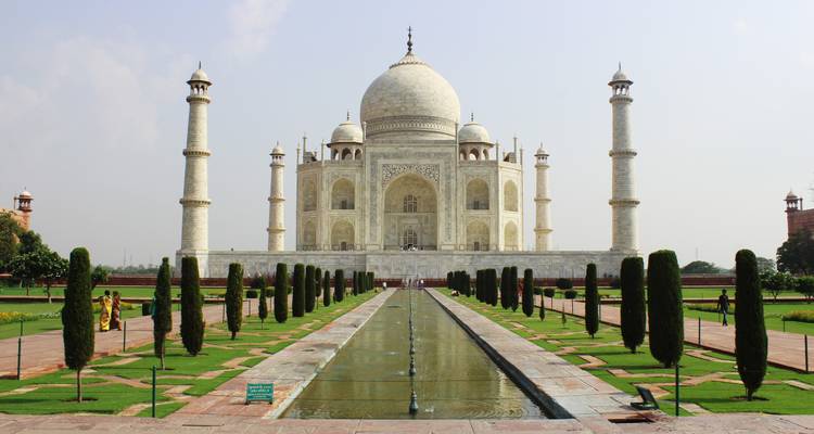 Wide view of a famous white marble mausoleum with gardens.