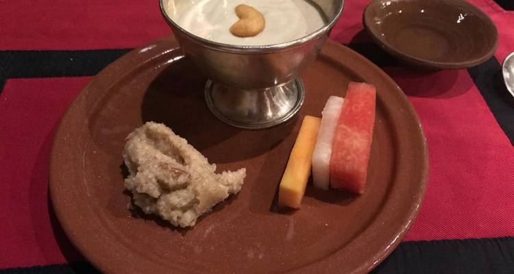 Dessert plate with a metal chalice and fruits.