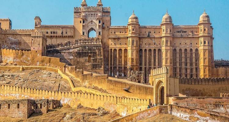 Majestueus fort met weids uitzicht.