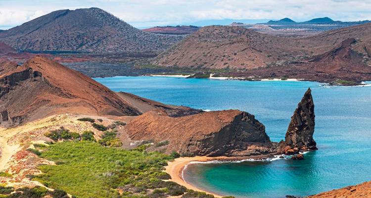 Malerischer Blick auf die Insel Bartolomé mit dem Pinnacle Rock.