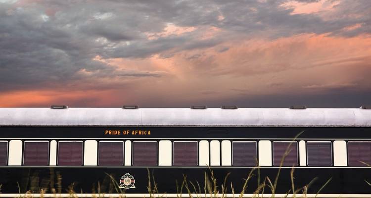 Trein met 'Pride of Africa' geschreven op de wagon