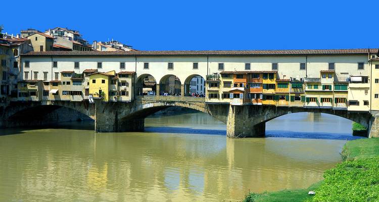 Beroemde Ponte Vecchio brug in Florence over de rivier de Arno.