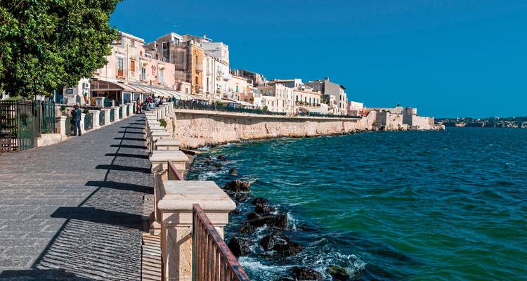 Uferpromenade in der Stadt Syrakus.