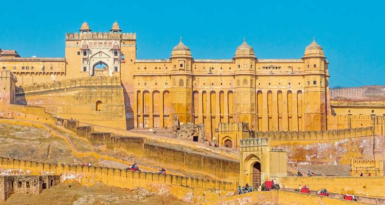 Fort d'Amber à Jaipur, Inde avec un ciel dégagé.