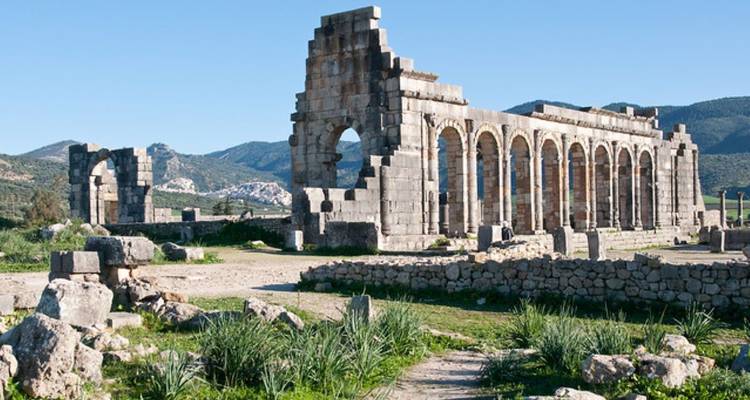 Ruinen von Volubilis unter klarem Himmel