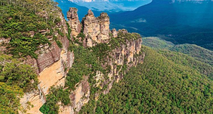 Vue aérienne de la formation rocheuse des Trois Sœurs dans les Montagnes Bleues.