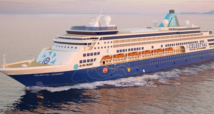 Kreuzfahrtschiff auf See mit Abendhimmel.