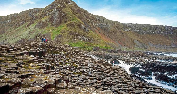 Chaussée des Géants avec ses colonnes de pierre hexagonales emblématiques.