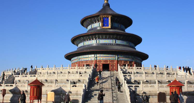 Tempel van de Hemel in Peking onder een heldere blauwe hemel.