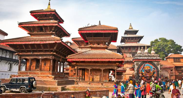 Bhaktapur Durbar Square met een menigte mensen.
