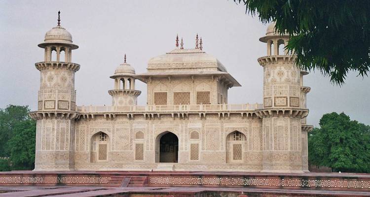 Blick auf das Grabmal von I'timād-ud-Daulah in Agra.