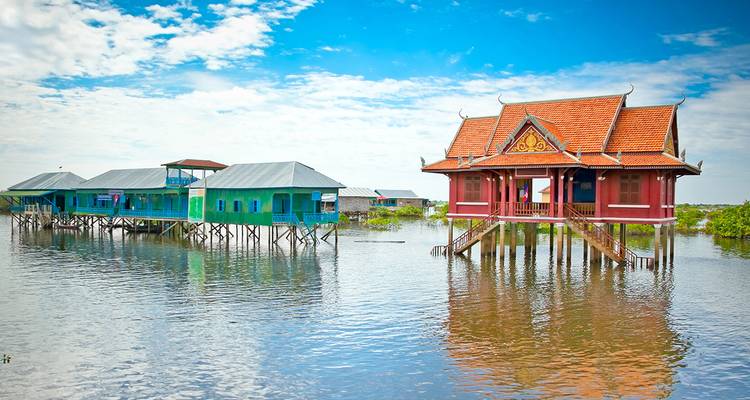 Traditionelle Pfahlbauten auf dem Wasser.