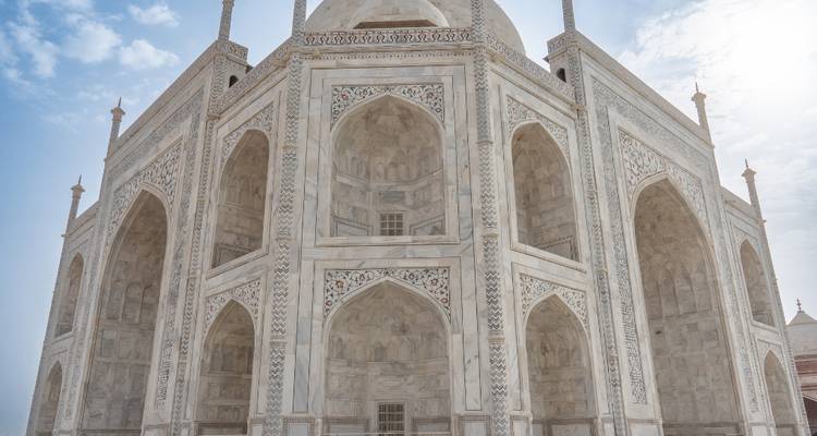 Ingewikkelde details van de Taj Mahal van dichtbij.