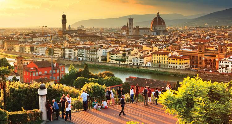 Blick über Florenz mit dem Dom bei Sonnenuntergang