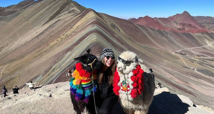 Persona con llamas en la Montaña del Arcoíris.