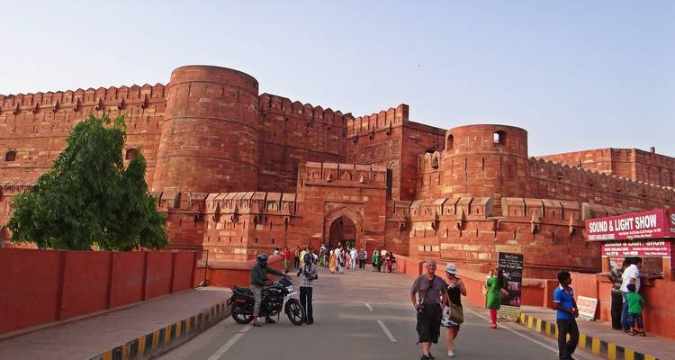Approach to a historical fort with visitors.