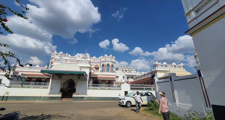 Expansive view of a historic mansion and clear blue sky.