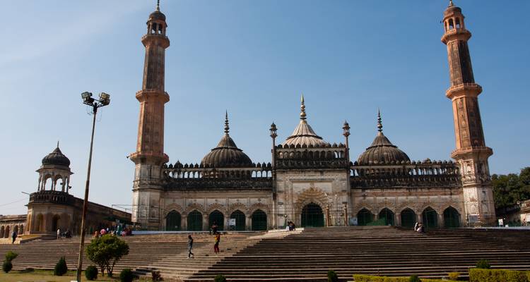 Historic mosque with a large open courtyard and decorative minarets.