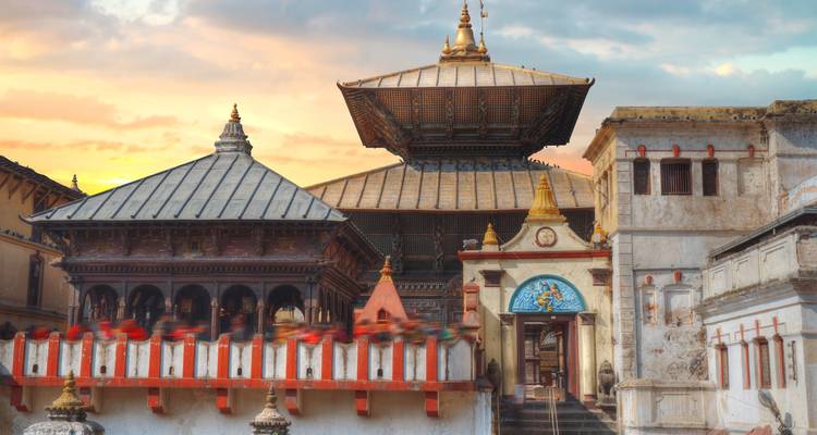 Tagesansicht eines Tempelkomplexes in Kathmandu.