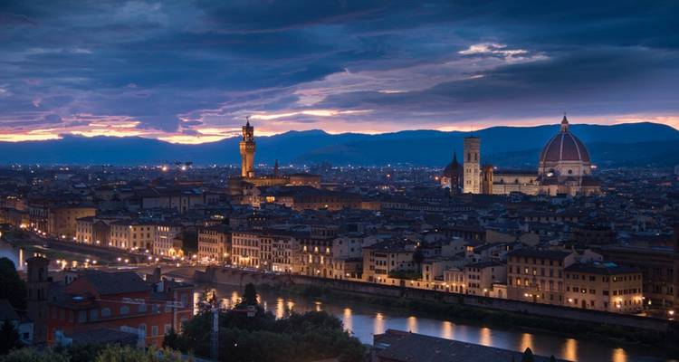 Vue panoramique nocturne de Florence, Italie.