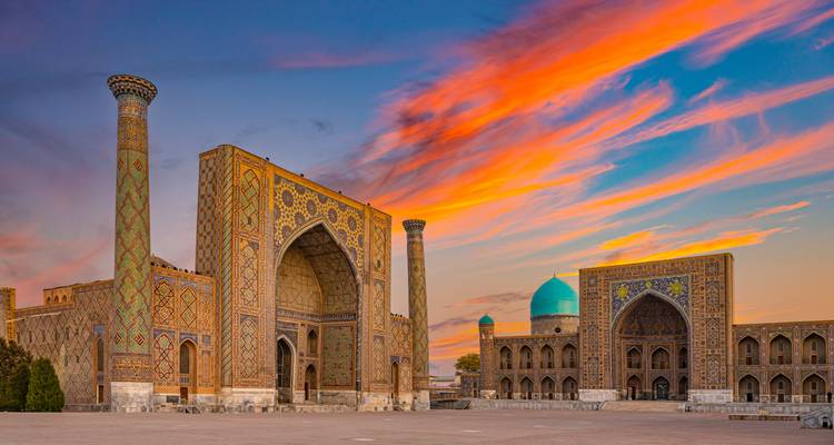 Sunset over a historic square with elaborate architecture.