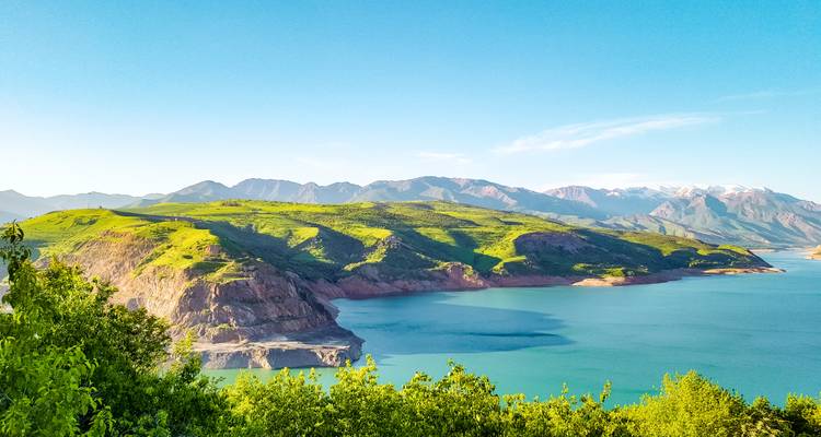 Beautiful view of a lake surrounded by mountains and greenery.