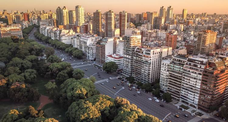 Aerial view of a city with tall buildings and a green park in Buenos Aires.