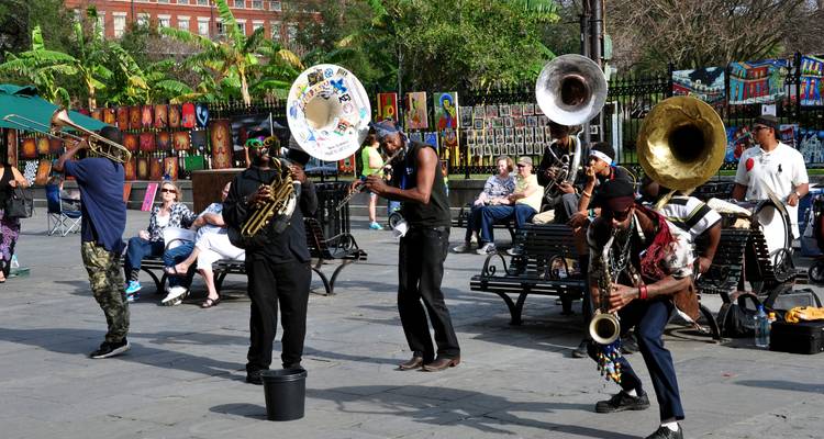 Des musiciens de rue qui se produisent à La Nouvelle-Orléans.