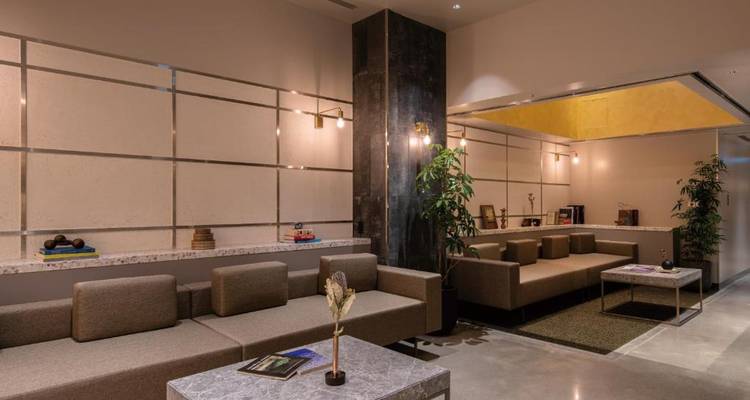 Hall d'hôtel contemporain avec coin salon