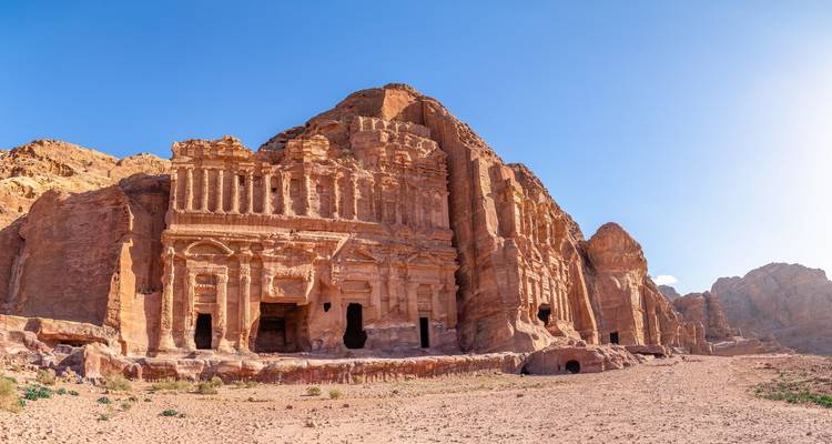 Le Trésor de Pétra, Jordanie, sculpté dans les falaises de grès rose.