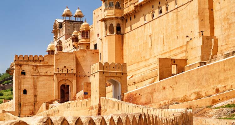 L'architecture du Fort d'Amber baignée de soleil.