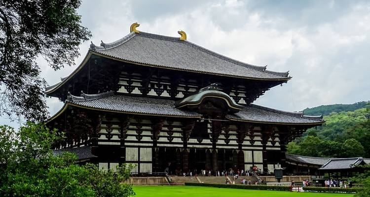Temple Todai-ji, un grand bâtiment en bois au Japon.